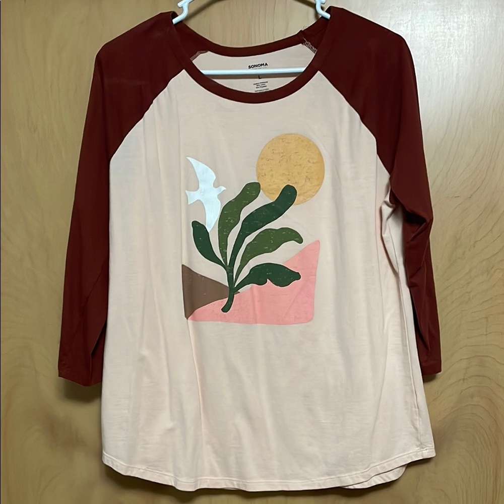 Sonoma Women's Graphic Raglan Top - Cream and Red